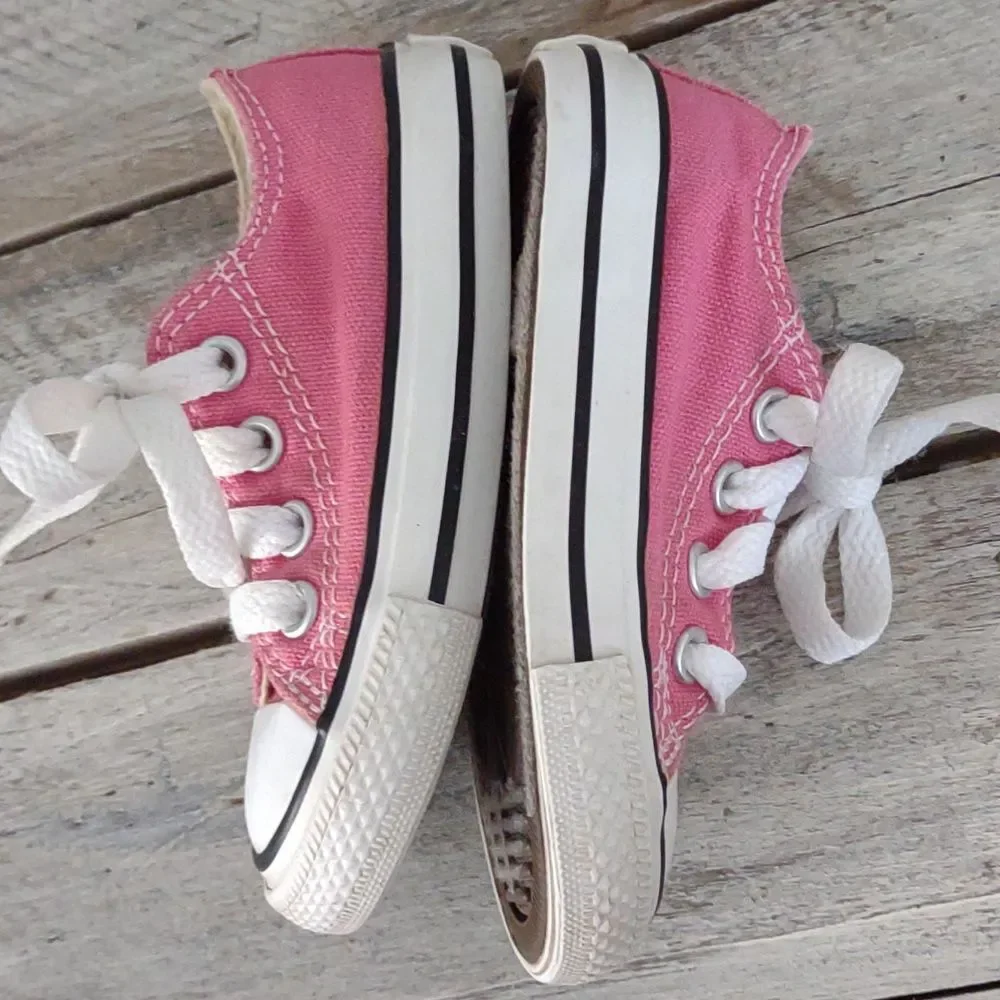 Converse All Star Pink Chuck Taylors Size 5 Low Tops